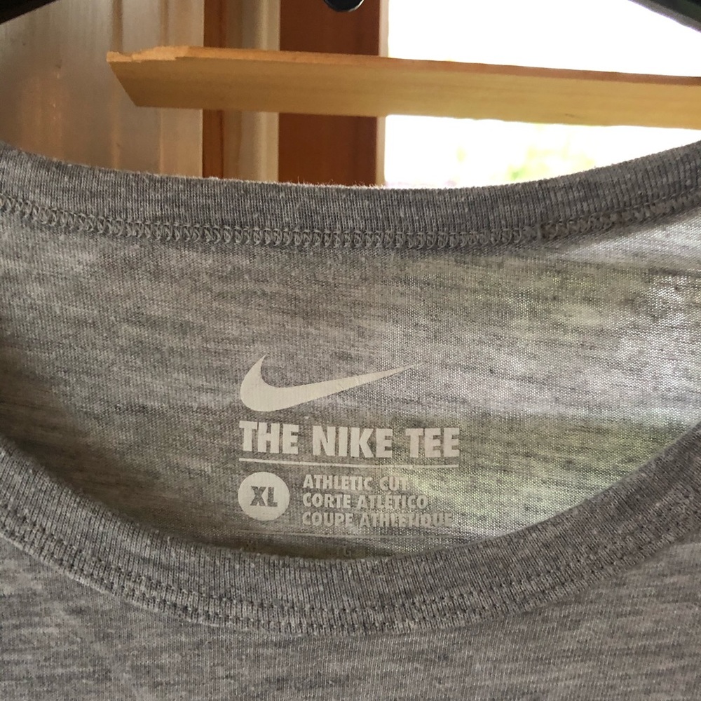 Nike shirt - Picture 2 of 2